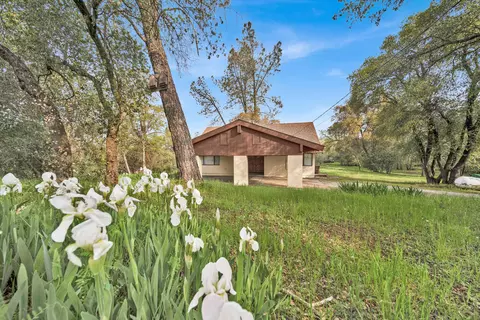 13373 Hidden Oaks Trl, Redding, CA 96003