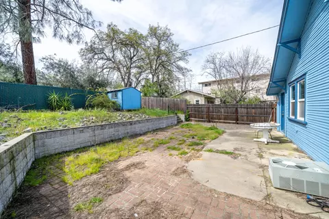 Exterior - 1328 Magnolia Ave, Redding, CA 96001 photo 5 of 11