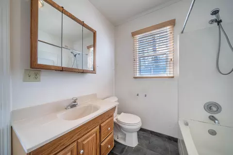 Bath - 1328 Magnolia Ave, Redding, CA 96001 photo 1 of 2