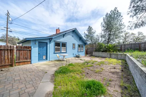 Exterior - 1328 Magnolia Ave, Redding, CA 96001 photo 8 of 11