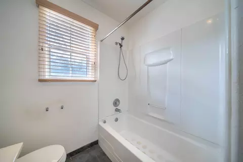 Bath - 1328 Magnolia Ave, Redding, CA 96001 photo 2 of 2