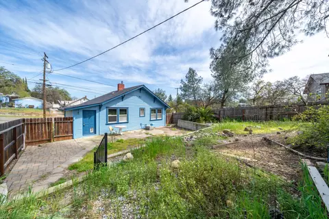 Exterior - 1328 Magnolia Ave, Redding, CA 96001 photo 9 of 11