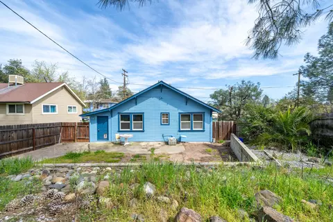 Exterior - 1328 Magnolia Ave, Redding, CA 96001 photo 10 of 11