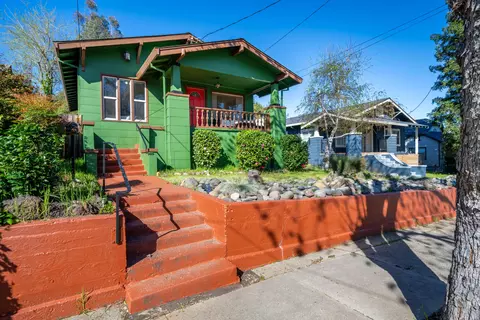 Exterior - 1186 Willis St, Redding, CA 96001 photo 2 of 9