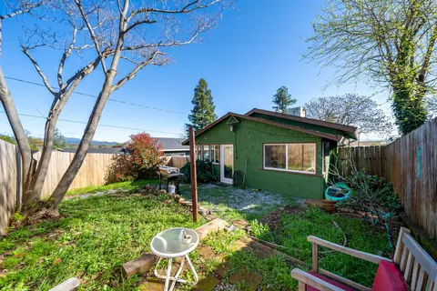 Exterior - 1186 Willis St, Redding, CA 96001 photo 7 of 9