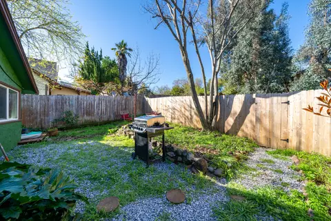 Exterior - 1186 Willis St, Redding, CA 96001 photo 5 of 9