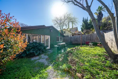Exterior - 1186 Willis St, Redding, CA 96001 photo 9 of 9