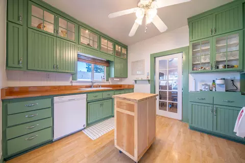Kitchen - 1186 Willis St, Redding, CA 96001 photo 2 of 4