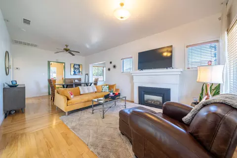 Living - 1186 Willis St, Redding, CA 96001 photo 2 of 3