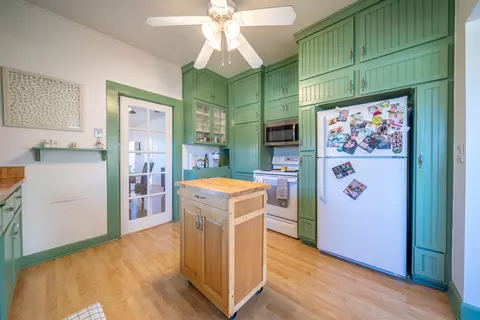 Kitchen - 1186 Willis St, Redding, CA 96001 photo 3 of 4