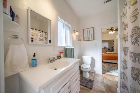Bath - 1186 Willis St, Redding, CA 96001 photo 1 of 2