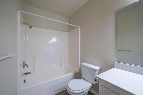 Bath - 2119 Wisconsin Ave, Redding, CA 96001 photo 2 of 3