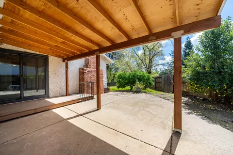 Exterior - 2119 Wisconsin Ave, Redding, CA 96001 photo 2 of 4