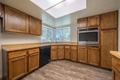 Kitchen - 2119 Wisconsin Ave, Redding, CA 96001 photo 4 of 4