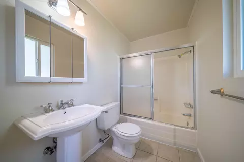 Bath - 2119 Wisconsin Ave, Redding, CA 96001 photo 1 of 3