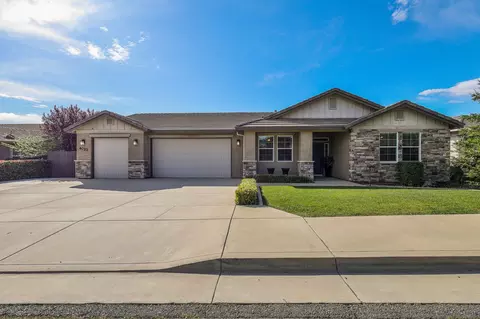 Exterior - 4022 Palm Springs Dr, Redding, CA 96002 photo 6 of 7