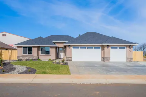 3456 Laver St, Redding, CA 96002
