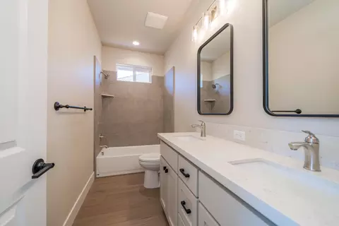 Bath - 3456 Laver St, Redding, CA 96002 photo 5 of 7