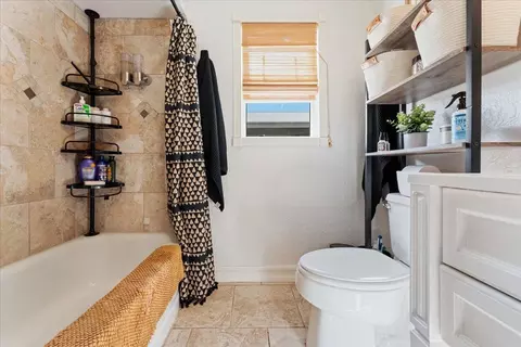 Bath - 2240 Alameda Ave, Redding, CA 96001 photo 2 of 2