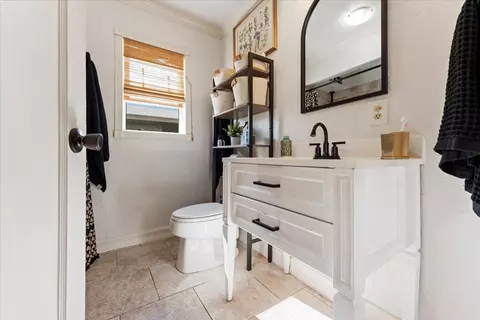 Bath - 2240 Alameda Ave, Redding, CA 96001 photo 1 of 2
