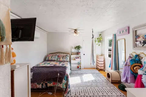 Bedroom - 2240 Alameda Ave, Redding, CA 96001 photo 4 of 4