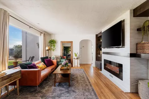 Living - 2240 Alameda Ave, Redding, CA 96001 photo 1 of 1