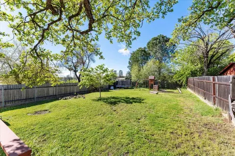 Exterior - 2240 Alameda Ave, Redding, CA 96001 photo 4 of 8