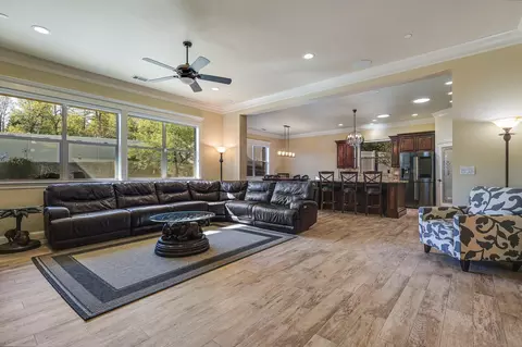 5697 Constitution Way, Redding, CA 96003 photo 5
