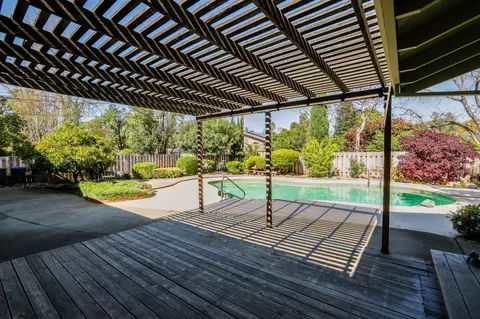 Exterior - 905 Hallmark Dr, Redding, CA 96001 photo 11 of 25