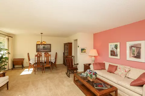 Living - 905 Hallmark Dr, Redding, CA 96001 photo 2 of 6