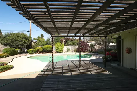 Exterior - 905 Hallmark Dr, Redding, CA 96001 photo 15 of 25