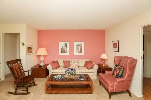 Living - 905 Hallmark Dr, Redding, CA 96001 photo 3 of 6