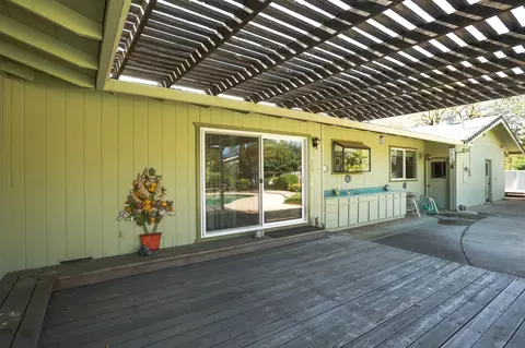 Exterior - 905 Hallmark Dr, Redding, CA 96001 photo 14 of 25