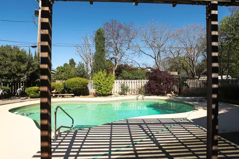 Exterior - 905 Hallmark Dr, Redding, CA 96001 photo 13 of 25