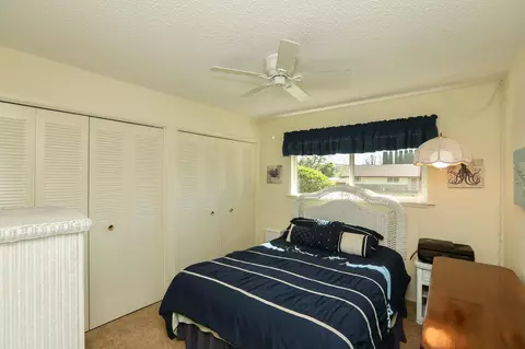 Bedroom - 905 Hallmark Dr, Redding, CA 96001 photo 2 of 5