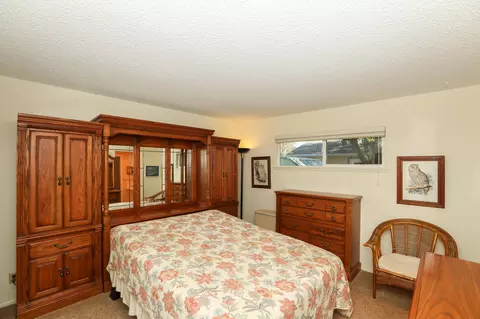 Bedroom - 905 Hallmark Dr, Redding, CA 96001 photo 4 of 5
