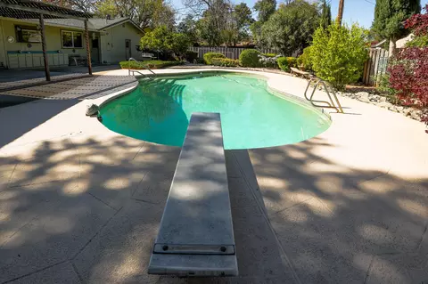 Exterior - 905 Hallmark Dr, Redding, CA 96001 photo 21 of 25