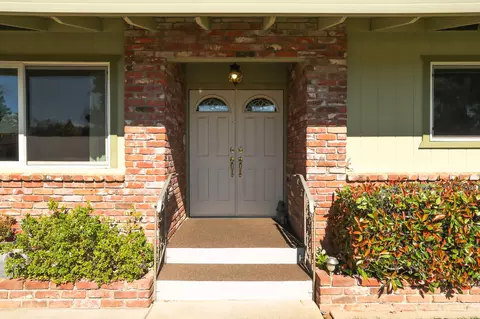 Exterior - 905 Hallmark Dr, Redding, CA 96001 photo 7 of 25