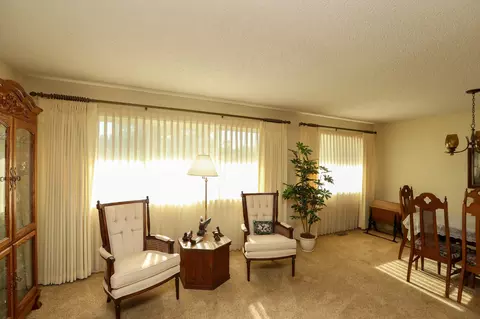 Living - 905 Hallmark Dr, Redding, CA 96001 photo 1 of 6