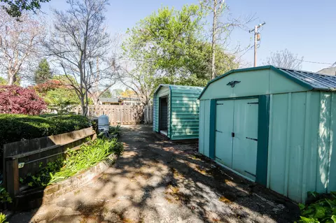 Exterior - 905 Hallmark Dr, Redding, CA 96001 photo 18 of 25