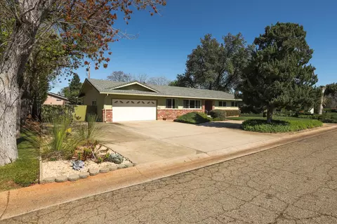 905 Hallmark Dr, Redding, CA 96001