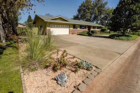 Exterior - 905 Hallmark Dr, Redding, CA 96001 photo 2 of 25
