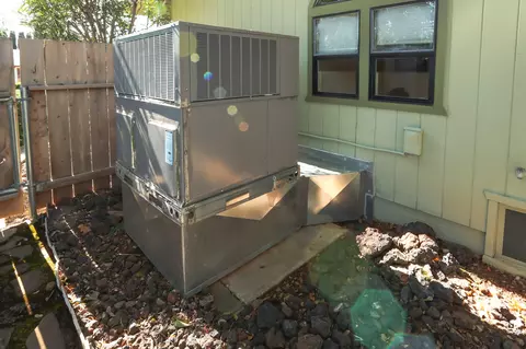 Exterior - 905 Hallmark Dr, Redding, CA 96001 photo 23 of 25