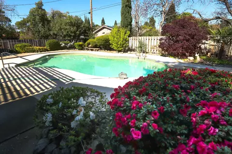 Exterior - 905 Hallmark Dr, Redding, CA 96001 photo 20 of 25