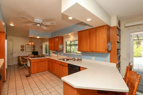 Kitchen - 905 Hallmark Dr, Redding, CA 96001 photo 8 of 9