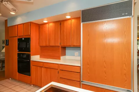 Kitchen - 905 Hallmark Dr, Redding, CA 96001 photo 3 of 9