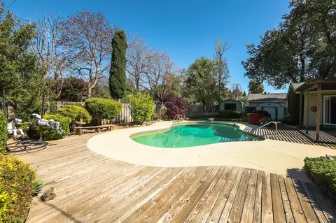 Exterior - 905 Hallmark Dr, Redding, CA 96001 photo 22 of 25