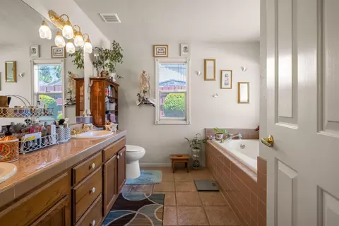 Bath - 2127 Sophy Pl, Redding, CA 96003 photo 1 of 5