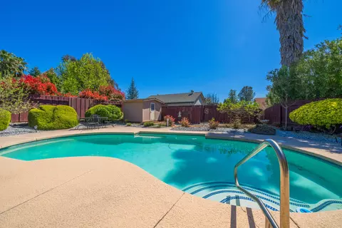 Exterior - 2127 Sophy Pl, Redding, CA 96003 photo 5 of 15