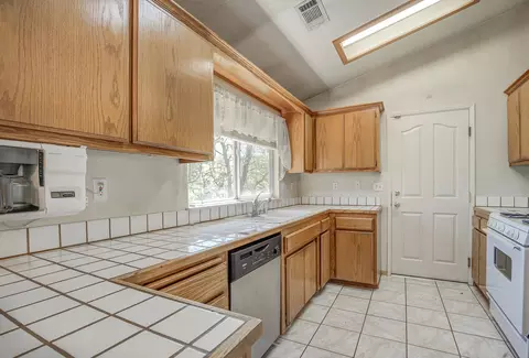 Kitchen - 19263 Bjan Ln, Redding, CA 96003 photo 2 of 4